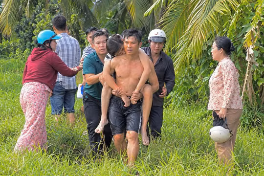 Nam sinh lớp 10 đuối nước khi cùng bạn đi câu cá tại Vĩnh Long
