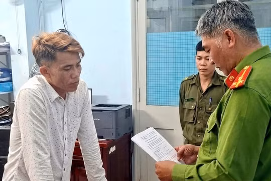 Khởi tố người đàn ông mang dao "chém" cán bộ Tòa án 