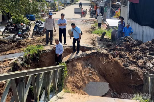 Vĩnh Long: Sập mố cầu Ông Cốm đang thi công, hiểm họa từ thói quen đi tắt vào đường cấm lưu thông