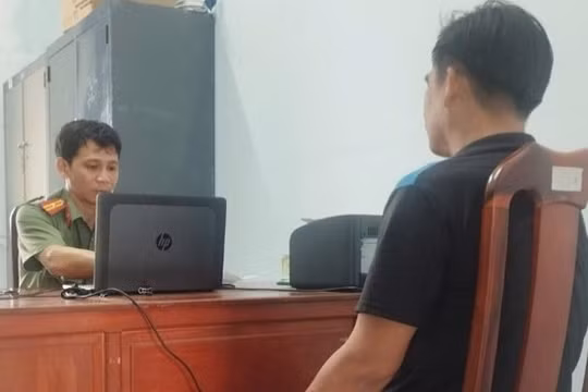 Nhiều người dân dùng bằng lái xe giả mua trên mạng xã hội để tham gia giao thông tại Vĩnh Long