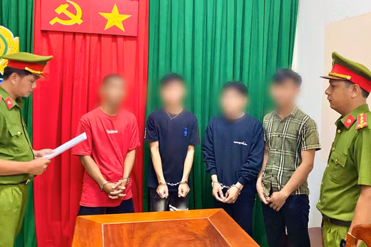 Khởi tố nhóm thiếu niên dùng vũ khí quân dụng chém 3 người thương tích đến 32%