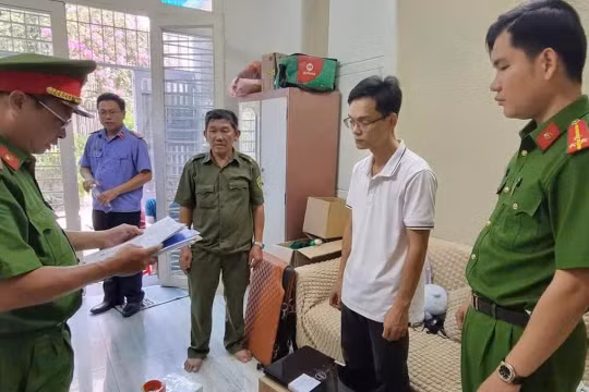 Vĩnh Long: Khởi tố 2 đối tượng điều hành xưởng sản xuất nước yến giả quy mô "khủng"