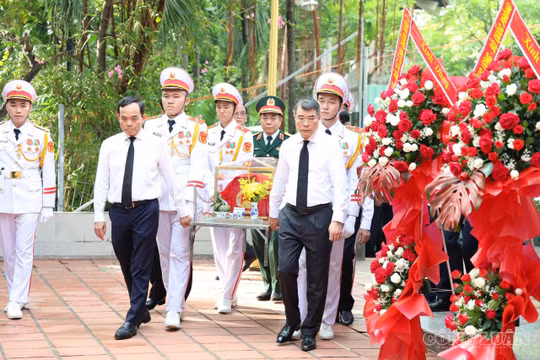 Tìm thấy 7 hài cốt liệt sĩ trong rãnh chôn tập thể ở Công viên Lê Thị Riêng