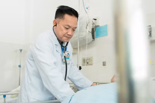 Cụ ông 78 tuổi bị vỡ động mạnh chủ được cứu sống ngoạn mục
