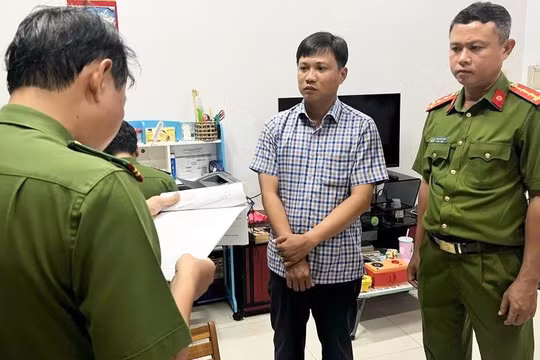 Khởi tố cựu đăng kiểm viên nhận hối lộ bằng chiêu bài "xe khó đăng kiểm"