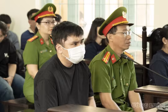 Tiếp tục tạm hoãn phiên tòa vụ tài xế xe tải gây tai nạn khiến nữ sinh 14 tuổi tử vong, hẹn xử lại vào ngày 13/10