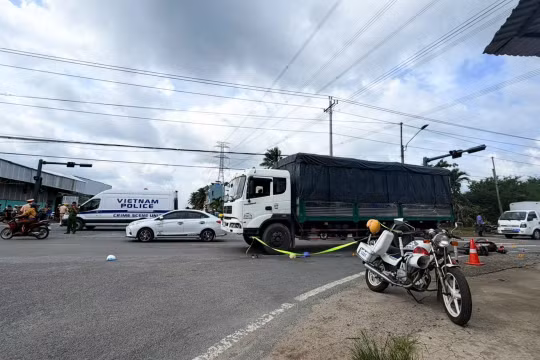 Vĩnh Long: Tai nạn nghiêm trọng khiến 1 người chết, 2 người bị thương trên Quốc lộ 53