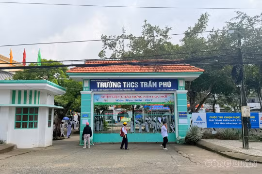Xác minh nhóm đối tượng dùng mũ bảo hiểm đánh hội đồng nam sinh lớp 8 tại cổng trường ở Vĩnh Long
