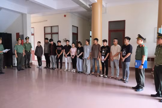 Khởi tố 12 bị can trong đường dây mua bán trái phép 3.500 tài khoản ngân hàng