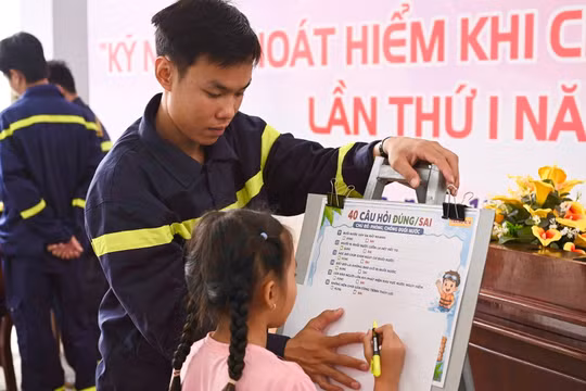 Vĩnh Long tiên phong rèn "kỹ năng thực chiến" chống hỏa hoạn và đuối nước cho thế hệ trẻ