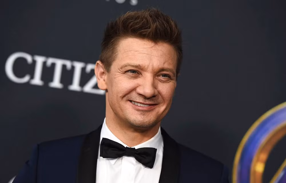 than tien jeremy renner xuat vien sau tai nan kinh hoang hinh 3