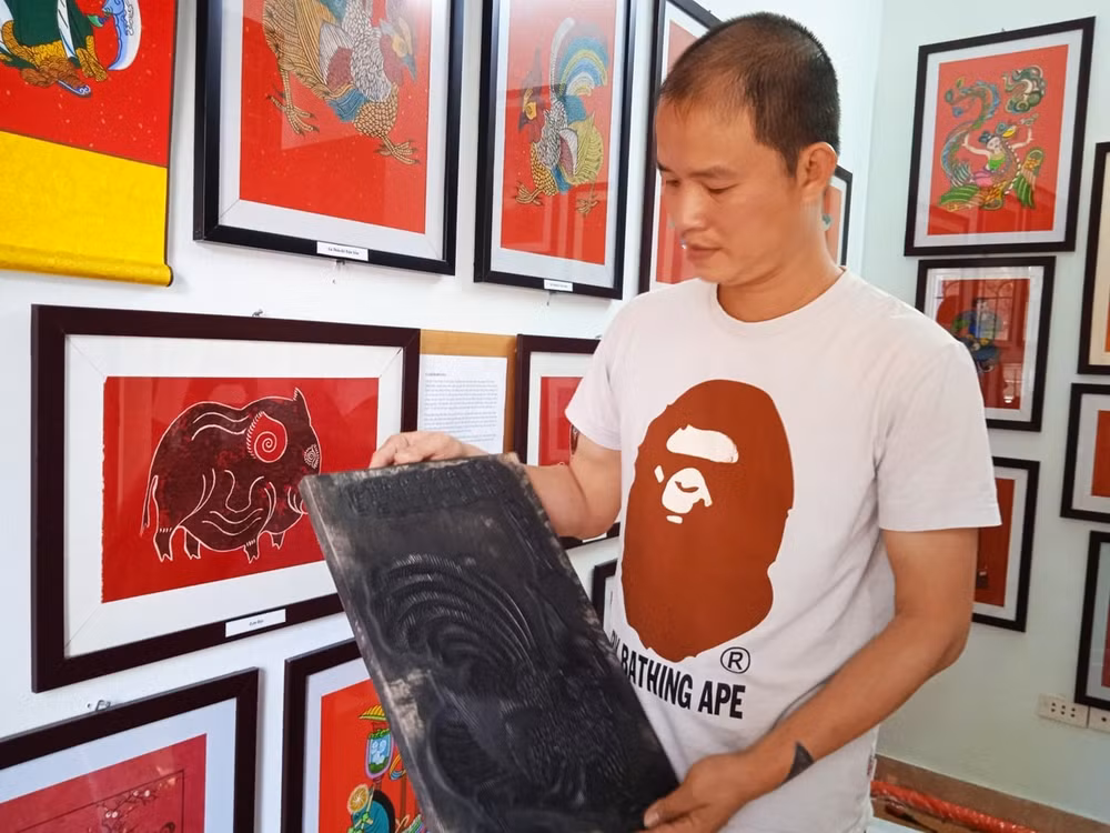 kim hoang song lai mot dong tranh hinh 3
