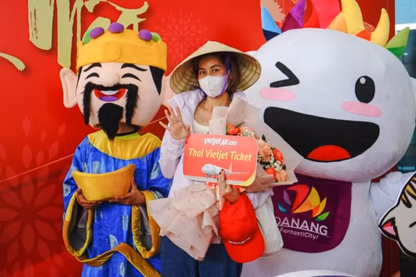 da nang don doan khach thai lan xong dat vao ngay dau nam moi quy mao 2023 hinh 3