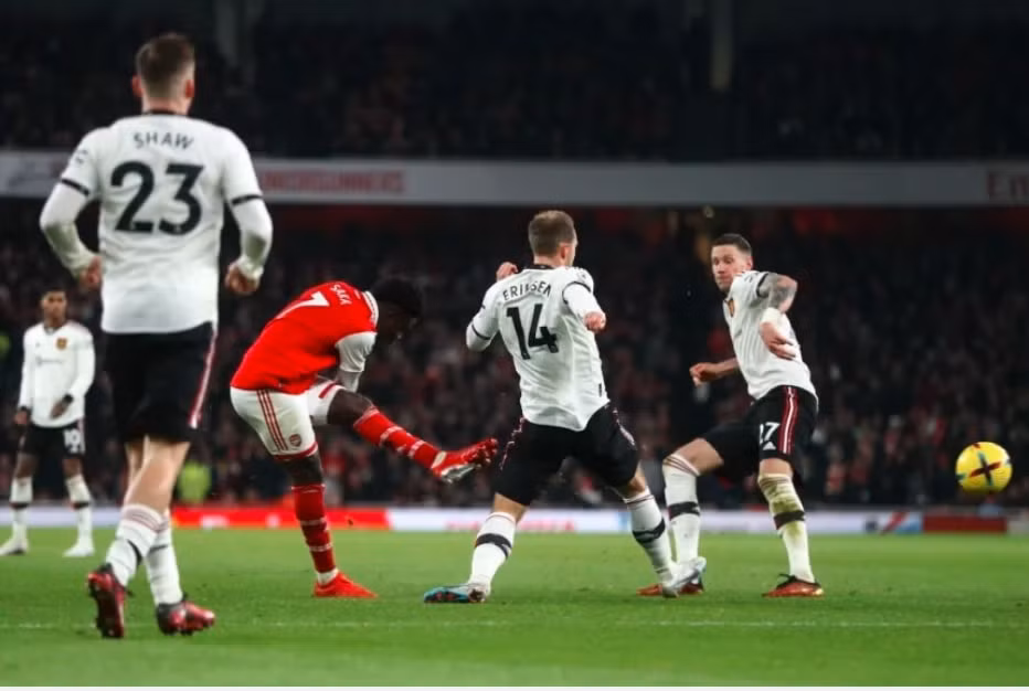 thang nguoc man utd 3 2 arsenal vung ngoi dau ngoai hang anh hinh 4