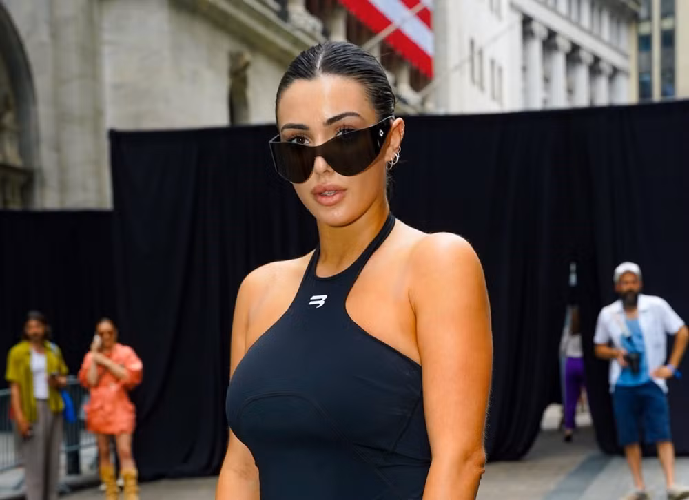 hai con tham gia dong phim cung kim kardashian hinh 3