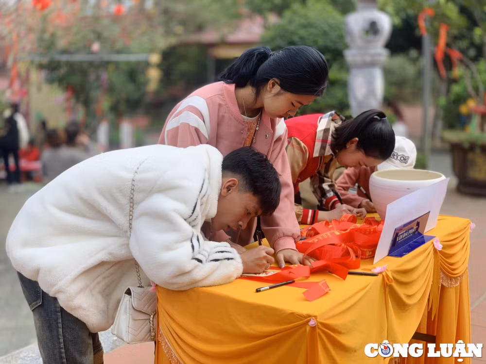 thanh hoa du lich tam linh thu hut hang ngan luot khach du xuan hinh 3
