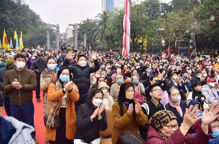 hang nghin nguoi du khai hoi go dong da hinh 4