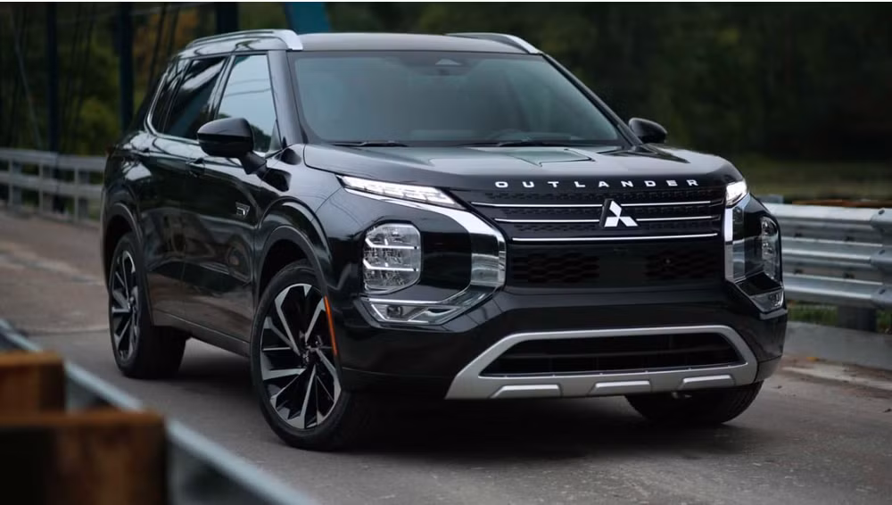 mitsubishi outlander 2023 co them ban dac biet hinh 1