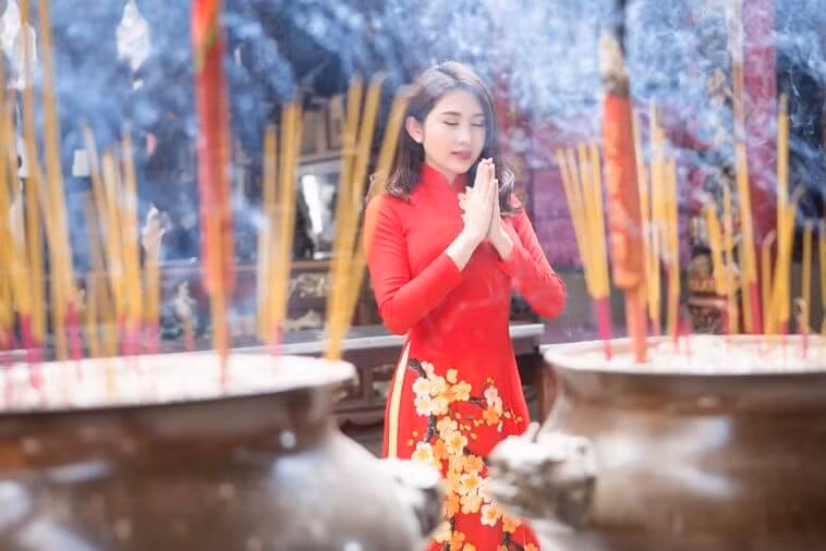 nhung dieu kieng ki can tranh khi di le chua hinh 1