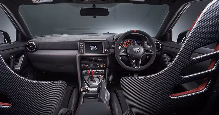 nissan bo sung them phien ban dac biet cho dong xe gt r hinh 5
