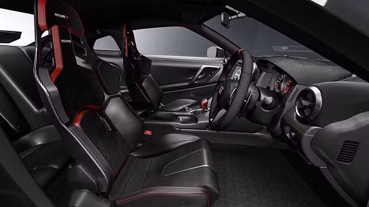 nissan bo sung them phien ban dac biet cho dong xe gt r hinh 7