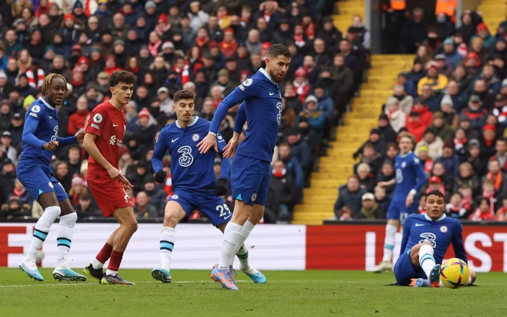 var khong cong nhan ban thang chelsea chia diem voi liverpool hinh 1