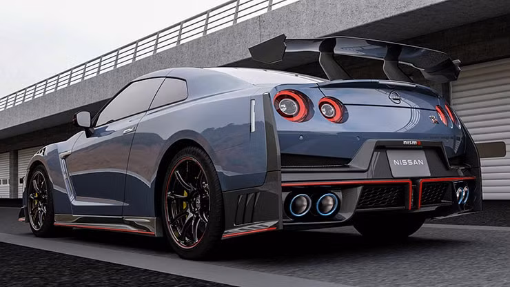 nissan bo sung them phien ban dac biet cho dong xe gt r hinh 3