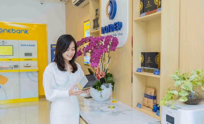 khach hang tan huong tet voi giao dich ngan hang 365 hinh 2