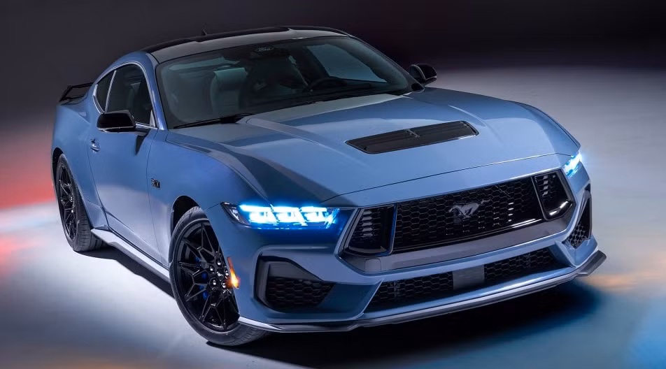 chiec ford mustang gt 2024 dau tien duoc dau gia hinh 16