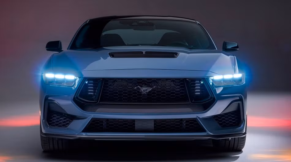 chiec ford mustang gt 2024 dau tien duoc dau gia hinh 2