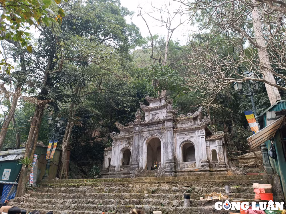 hang nghin nguoi du xuan le hoi chua huong trong ngay dau mo hoi hinh 21