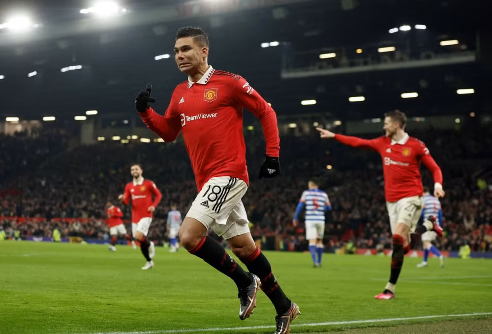 dan sao brazil toa sang dua man utd lot vao vong 5 fa cup hinh 8