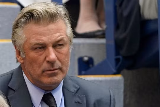 alec baldwin bi buoc toi ngo sat doi mat 18 thang tu giam hinh 3