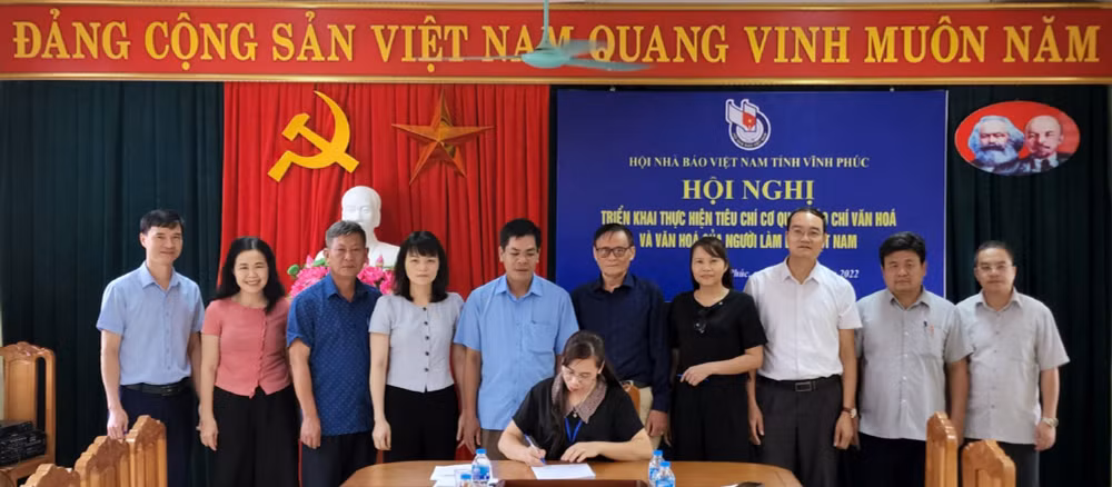 qua nhung tac pham cua minh nhan len nhung dieu tot dep trong xa hoi hinh 1