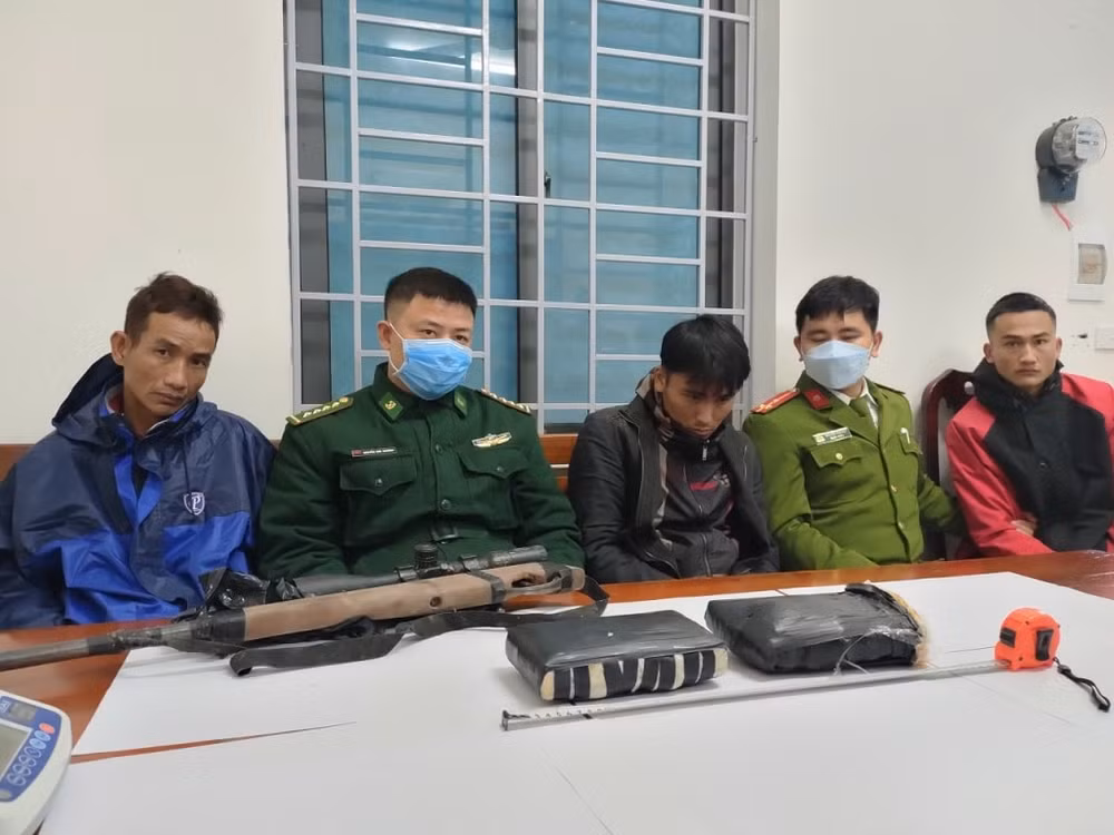 khoi to nhom doi tuong buon ban ma tuy co vu trang hinh 1