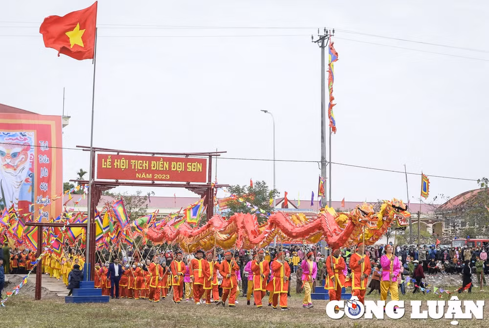 dau nam tai hien nghi le vua xuong ruong di cay tai le hoi tich dien doi son hinh 1