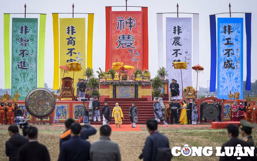 dau nam tai hien nghi le vua xuong ruong di cay tai le hoi tich dien doi son hinh 5