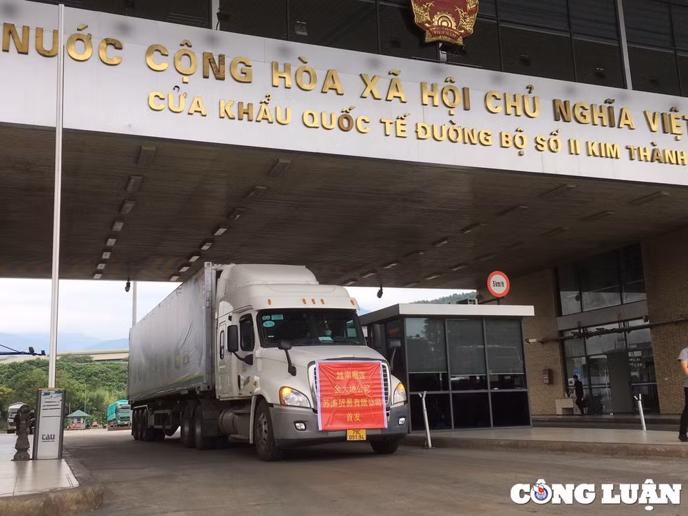trong dip tet xuat nhap khau hang hoa qua cua khau lao cai dat hon 85 trieu do la hinh 1