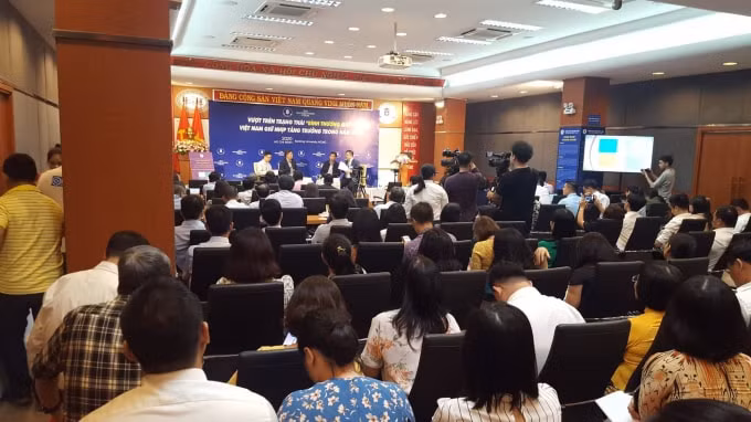 Hội thảo kinh tế vĩ mô với chủ đề “Vượt trên trạng thái “Bình thường mới” – Việt Nam giữ nhịp tăng trưởng trong năm 2020” vừa được Trường Đại học Ngân hàng TPHCM tổ chức vào ngày 6/1, tại TPHCM.