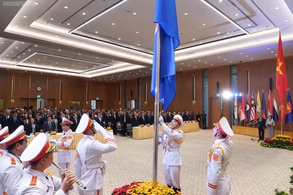 Nghi thức thượng cờ ASEAN. Ảnh: VGP