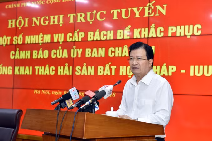 Phó Thủ tướng Trịnh Đình Dũng đã có nhiều chỉ đạo liên quan đến chống khai thác hải sản trái phép, không báo cáo và không đúng quy định nhằm gỡ bỏ thẻ vàng EC.