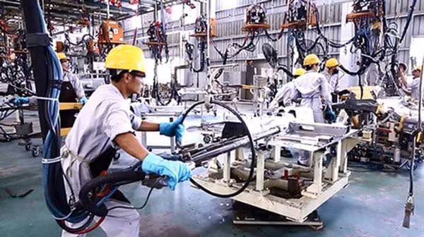Việt Nam ngày càng thu hút được lực lượng lao động nước ngoài với chất lượng cao, trong khi lao động của Việt Nam ra nước ngoài vẫn chủ yếu lao động phổ thông. Ảnh minh họa