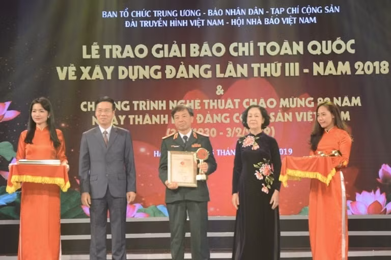 Lễ trao Giải Báo chí toàn quốc về xây dựng Đảng lần thứ III năm 2018. Ảnh: PV