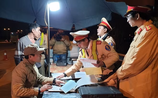Cảnh sát giao thông Công an các tỉnh, Thành phố tập trung lực lượng tăng cường kiểm tra và xử lý nghiêm các trường hợp lái xe vi phạm nồng độ cồn