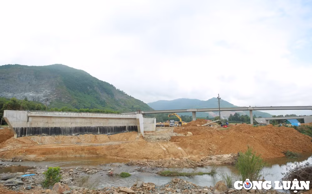 nhon nhip tren cong truong cao toc bac nam phia dong qua ha tinh hinh 14