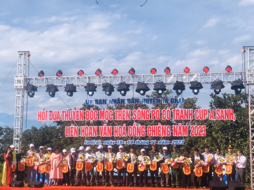 gia lai soi noi hoi dua thuyen doc moc tren dong po co huyen thoai hinh 1