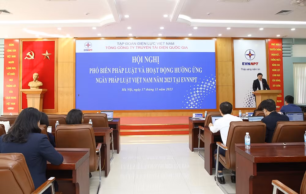 evnnpt to chuc hoi nghi pho bien phap luat huong ung ngay phap luat viet nam hinh 1
