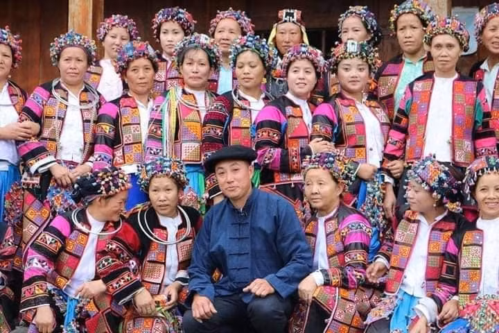 nguoi dua lo lo chai tro thanh diem du lich cong dong noi tieng hinh 1