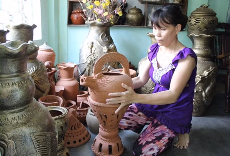 trien lam 2 dong gom thu cong truyen thong hinh 2