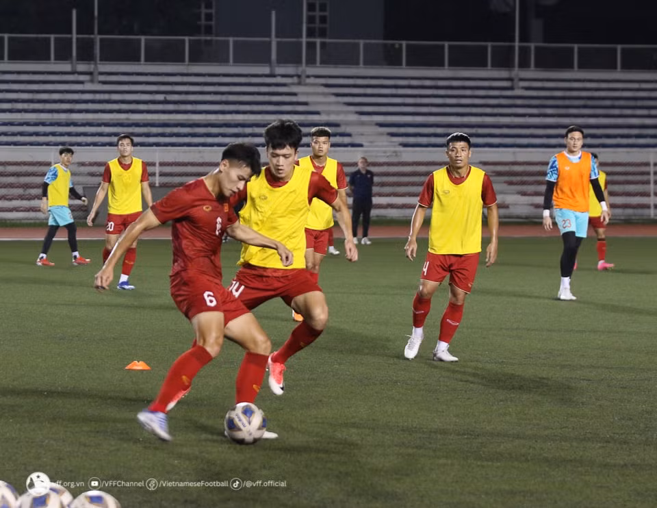 tuong quan luc luong dt philippines vs dt viet nam kinh nghiem dau suc tre hinh 1